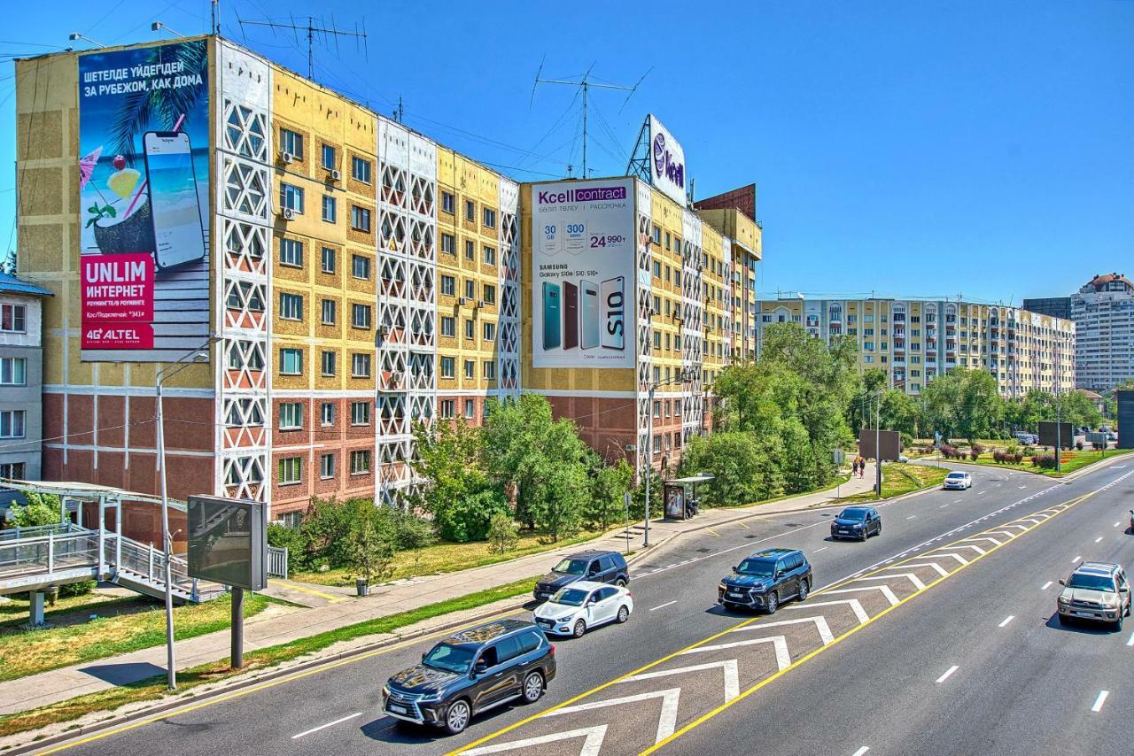 Apartment Near The President'S Park. Orbita-2 Alma-Ata Exteriör bild
